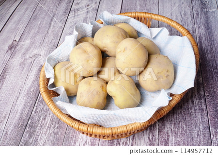 fresh potatoes in a basket 114957712