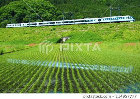 在水鏡中閃閃發光的Spacia X 114957777