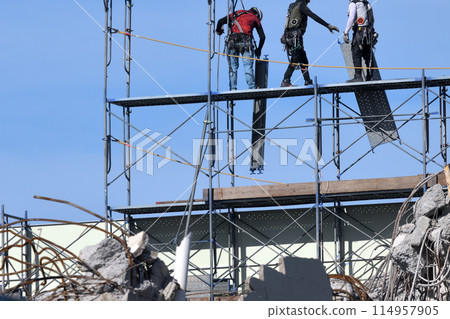 跳樓工匠的腳手架拆解工作場景 114957905