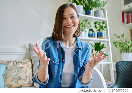 Web cam view of young attractive woman talking in home interior 114957951