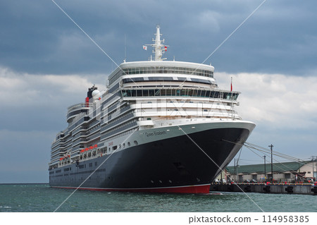 Cruise ship Queen Elizabeth Cruise ship Queen Elizabeth 114958385