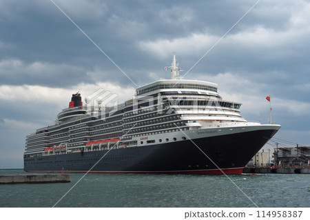 Cruise ship Queen Elizabeth 114958387
