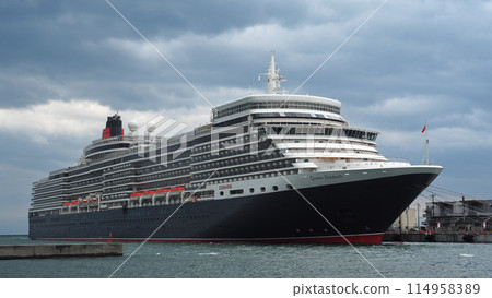 Cruise ship Queen Elizabeth 114958389