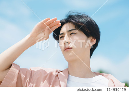 享受假期的年輕人 享受假期的年輕人 114959459