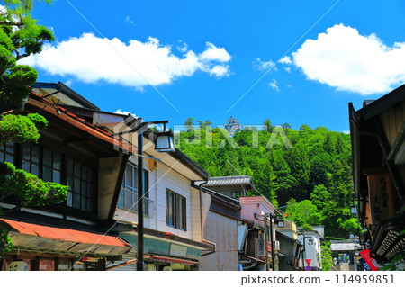 [Gifu Prefecture] Gujo Hachiman Castle and townscape in sunny weather 114959851