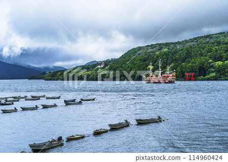 The Hakone Pirate Ship sailing on Lake Ashi on a cloudy day [Hakone, Kanagawa Prefecture] 114960424
