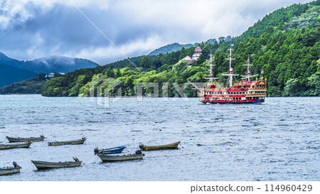Summer on Lake Ashi: Hakone sightseeing boat leaving Motohakone Port [Hakone Town, Kanagawa Prefecture] 114960429