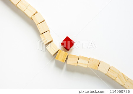 A line of cubes bends to overcome an obstacle. Moving towards goals and solving problems. 114960726