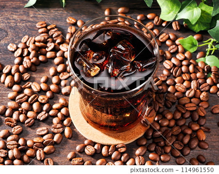 冰咖啡和咖啡豆 114961550