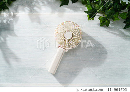 Portable fan 114961703