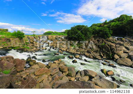 [Kagoshima Prefecture] Sogi Falls on a clear day (Oriental Niagara) 114962138