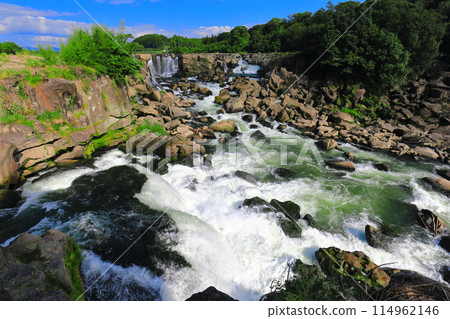 [Kagoshima Prefecture] Sogi Falls on a clear day (Oriental Niagara) 114962146