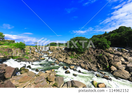 [Kagoshima Prefecture] Sogi Falls on a clear day (Oriental Niagara) 114962152