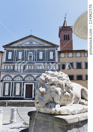 Fountain in Farinata degli Uberti square bEmpoli , Italuy 114962576