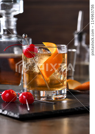 Cocktail Old Fashioned 114963786