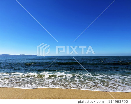美麗的大海和清新的天空 美麗的大海和清新的天空 114963790