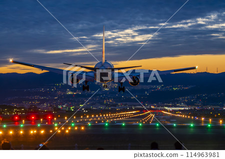 客機降落在伊丹機場 114963981