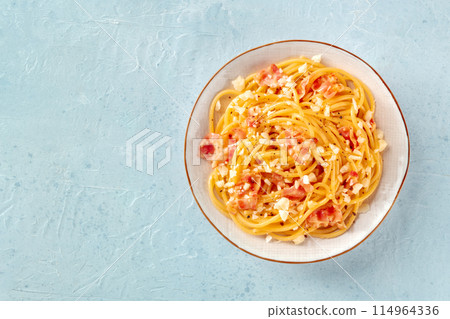 Carbonara pasta dish, traditional spaghetti with pancetta and cheese 114964336