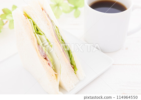 Delicious ham cheese lettuce sandwich 114964550
