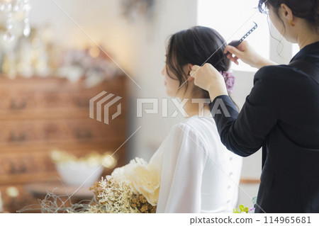 Wedding dress Hair and makeup 114965681