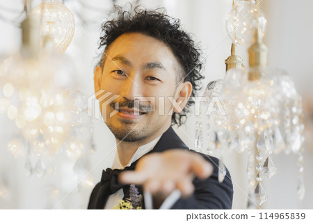 穿著燕尾服的大鬍子男人 114965839