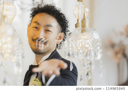 穿著燕尾服的大鬍子男人 114965840