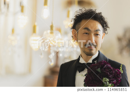 穿著燕尾服的大鬍子男人 穿著燕尾服的大鬍子男人 114965851