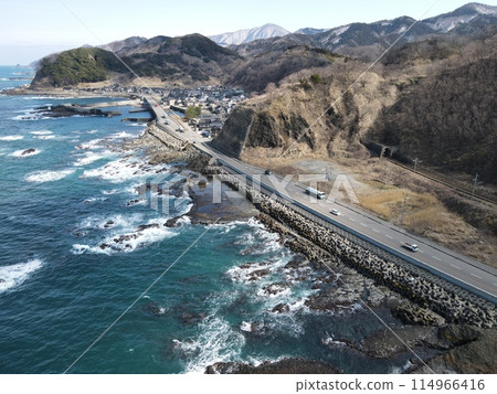 日本海的海岸線和岩石海岸 114966416