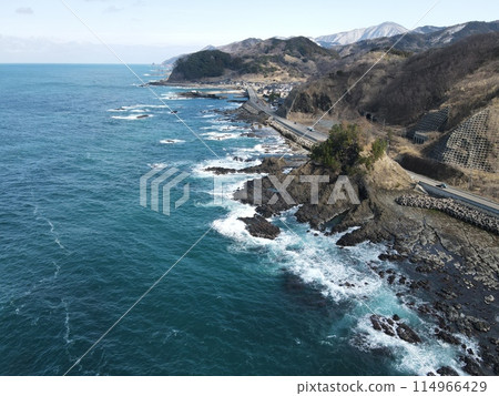 Coastline and rocky shores of the Sea of Japan 114966429