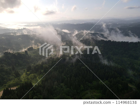 Flight over the sea of clouds 114968138