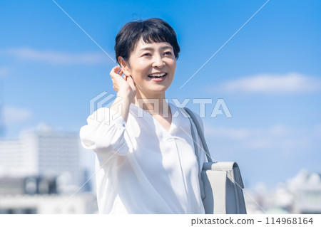 A refreshing middle-aged beauty image 114968164