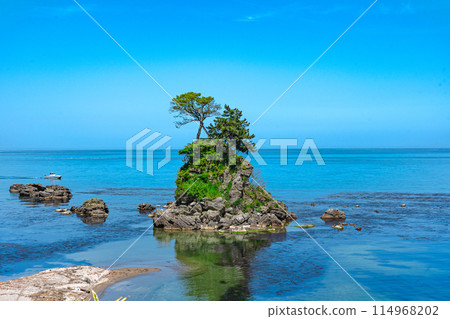 Female rock Female rock 114968202