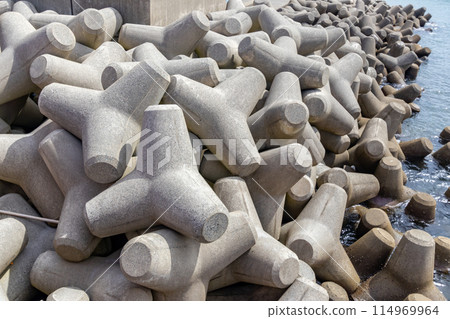 Breakwater made from concrete tetrapods, Oshima Brige, Fukui, Japan. Breakwater made from concrete tetrapods, Oshima Brige, Fukui, Japan. 114969964