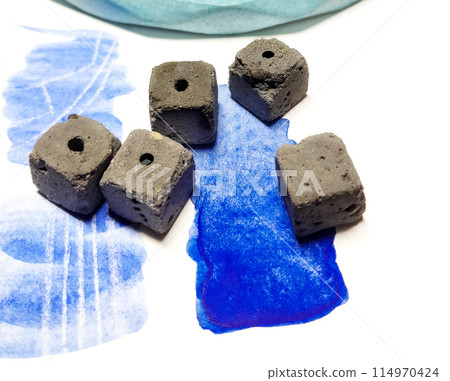 Concrete gray beads cubes 114970424