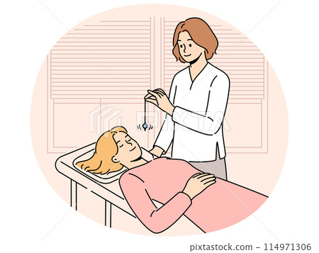 Psychiatrist hypnotizes female patient to treat psychological problems caused by difficult childhood 114971306