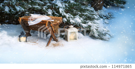 Manger with straw. Christmas background Manger with straw. Christmas background 114971865