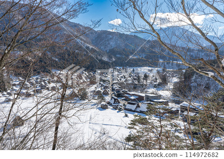 日本岐阜縣白川鄉的雪景 114972682