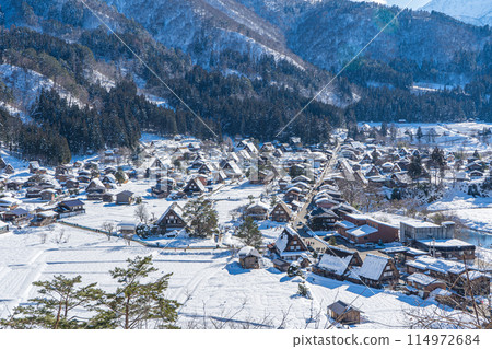 日本岐阜縣白川鄉的風景，以合掌式建築聞名 114972684