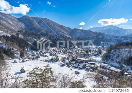 日本岐阜縣白川鄉的風景，以合掌式建築聞名 114972685