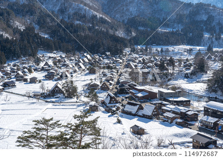 日本岐阜縣白川鄉的風景，以合掌式建築聞名 114972687