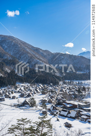 日本岐阜縣白川鄉的風景，以合掌式建築聞名 114972688