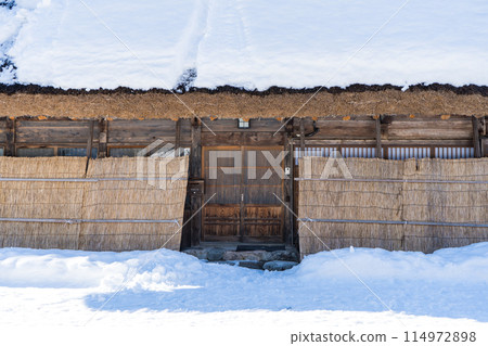 日本岐阜縣白川鄉的建築以其合掌造風格而聞名。 114972898