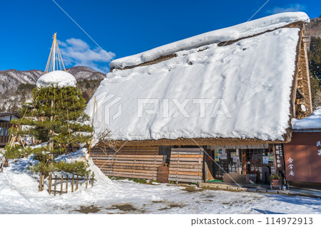 日本岐阜縣白川鄉的風景，以合掌式建築聞名 114972913