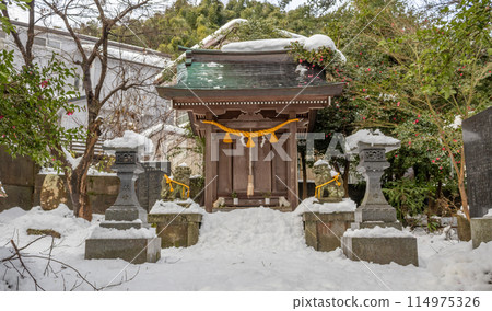 Snowy winter view of small local shinto shrine in Kanazawa, Japan. 114975326