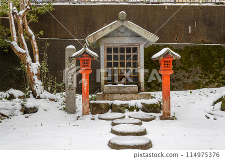 Small shrine in winter, Kanazawa, Japan. Small shrine in winter, Kanazawa, Japan. 114975376