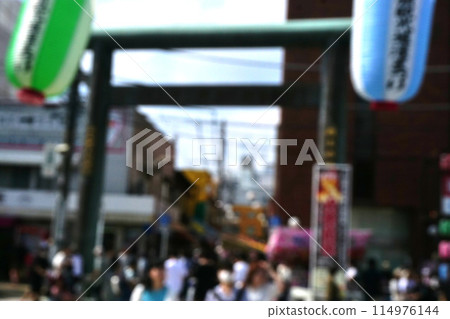 Pedestrian street image blur 114976144