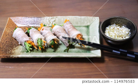 微波健康蔬菜肉捲和沾醬 微波健康蔬菜肉捲和沾醬 114976583