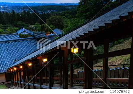 日本日落百選 - 東大寺二月堂的夜景 - 通往二月堂的樓梯(側面) 19:07 日本日落百選 - 東大寺二月堂的夜景 - 通往二月堂的樓梯(側面) 19:07 114976752