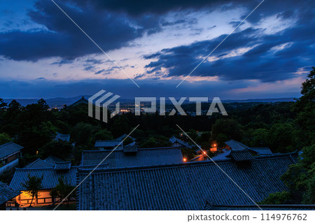 日本日落百選 - 東大寺二月堂的夜景 - 透過雲層看到的餘輝和天空的漸變(廣角) 19:20 日本日落百選 - 東大寺二月堂的夜景 - 透過雲層看到的餘輝和天空的漸變(廣角) 19:20 114976762