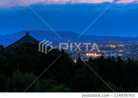 日本日落百選 - 東大寺二月堂的夜景 - 燈火通明的奈良市 - 大佛殿外的風景 - 19:21 日本日落百選 - 東大寺二月堂的夜景 - 燈火通明的奈良市 - 大佛殿外的風景 - 19:21 114976763